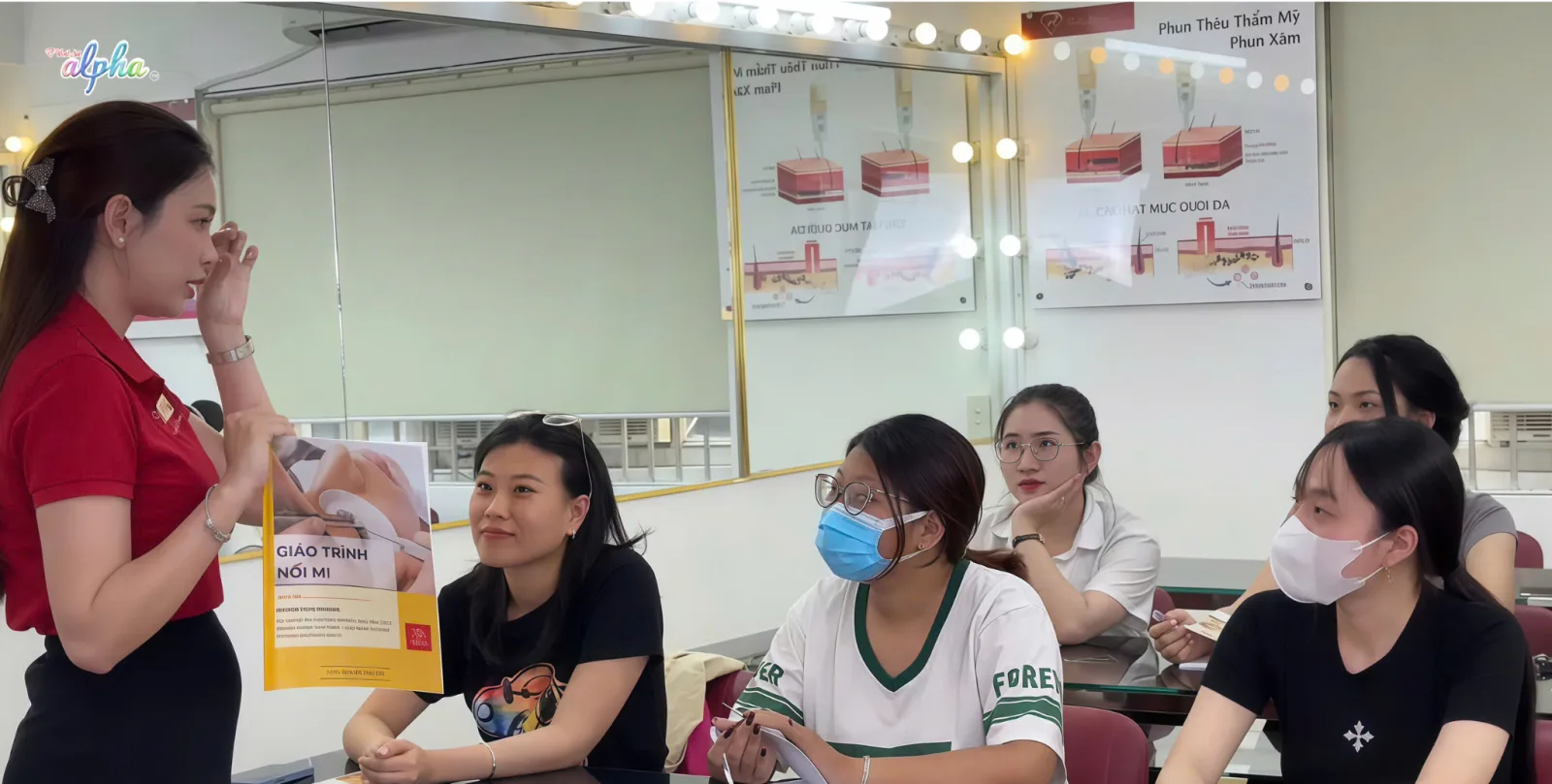 Khóa học nối mi cơ bản tại World Nail Alpha