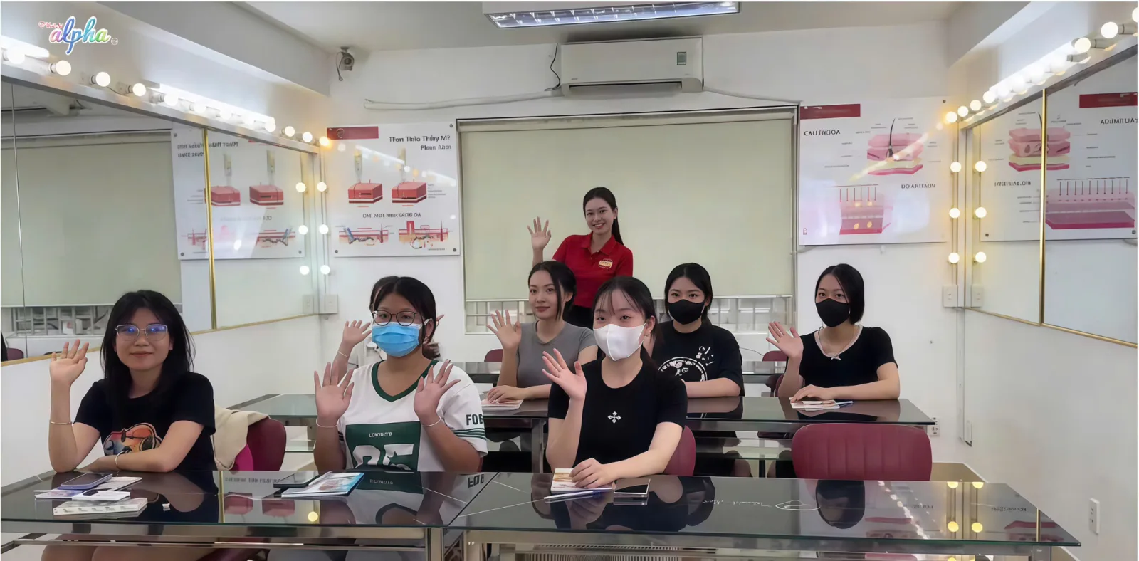 Khóa học nối mi cơ bản tại World Nail Alpha