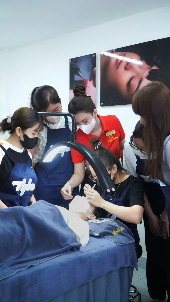 Lớp nối mi chuyên nghiệp tại World Nail Alpha