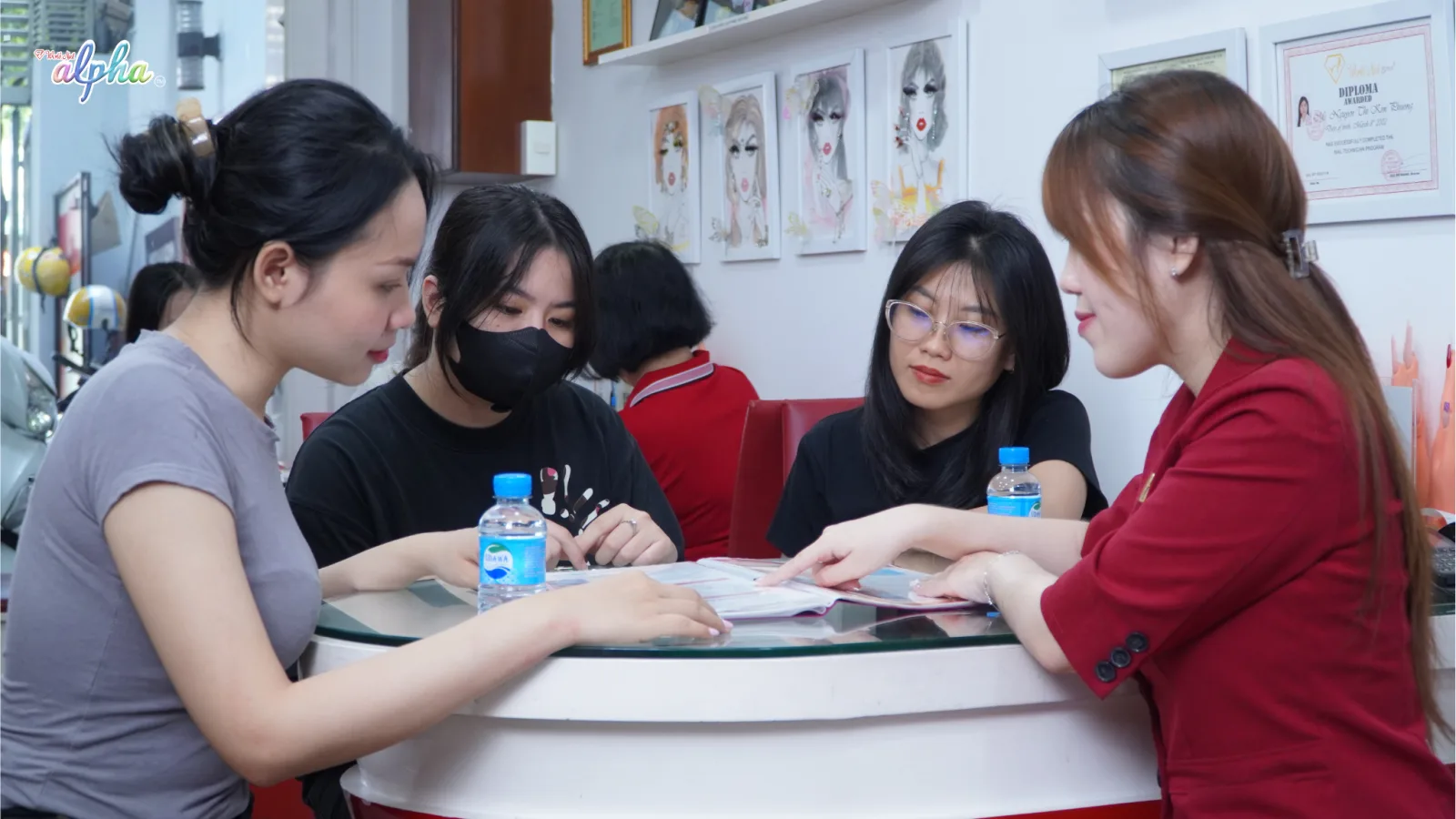 chi phí học làm nail tại World Nail Alpha