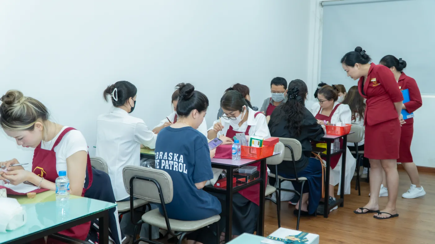 Học làm nail ở World Nail Alpha