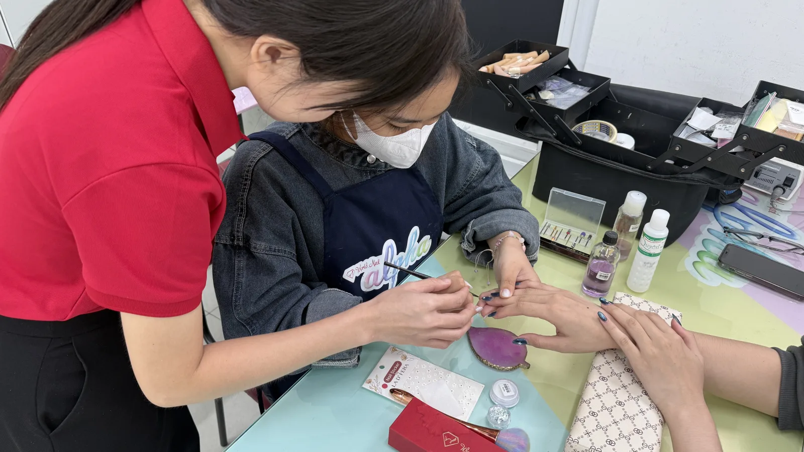 Lớp học làm nail cho người mới bắt đầu